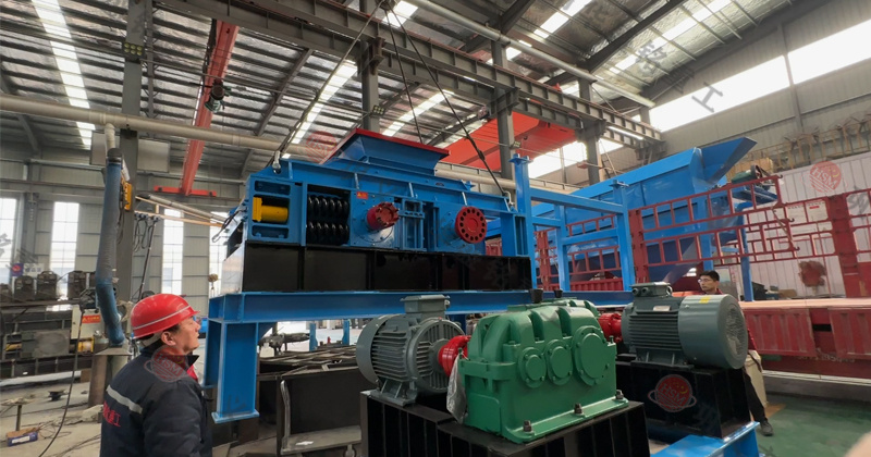 大型河卵石對輥制砂機 大型河卵石對輥制砂機