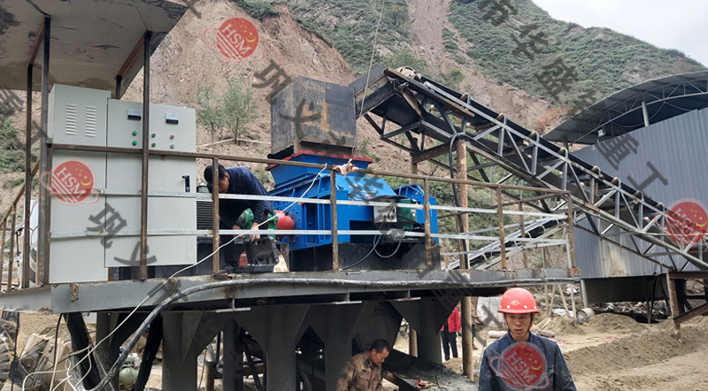 液壓對輥制砂機安裝現場